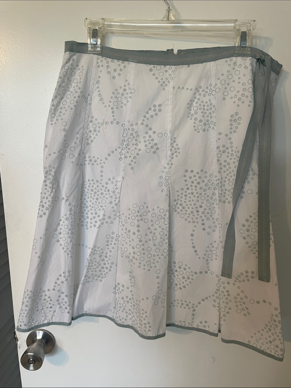 Light Gray Patterned A-Line Skirt with Gray Trim